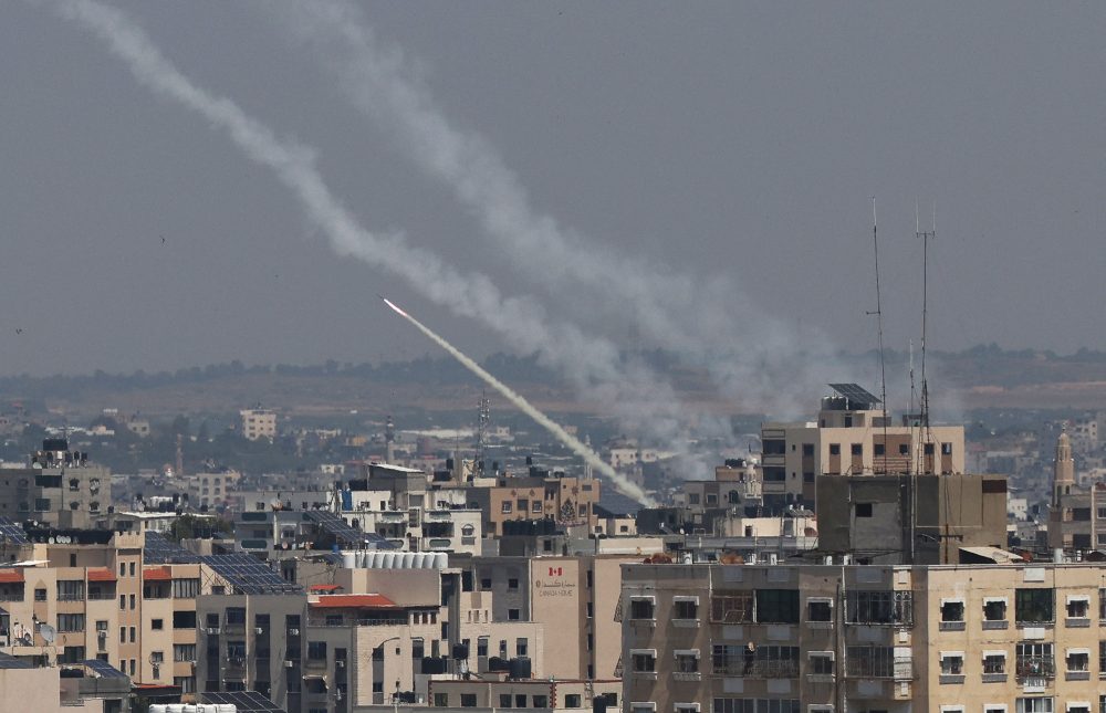 Raketen werden aus Gaza-Stadt in Richtung Israel abgefeuert (Bild vom 10. Mai: Mahmud Hams/AFP)