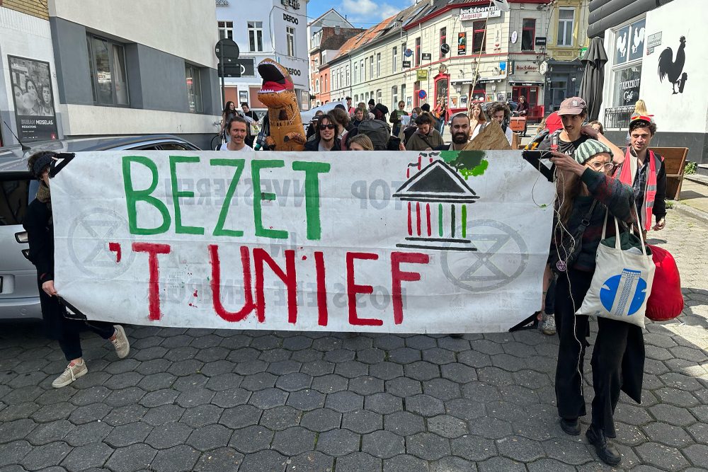 Studenten besetzen den Blandijn-Campus der Uni Gent (Bild: Maarten Weynants/Belga)