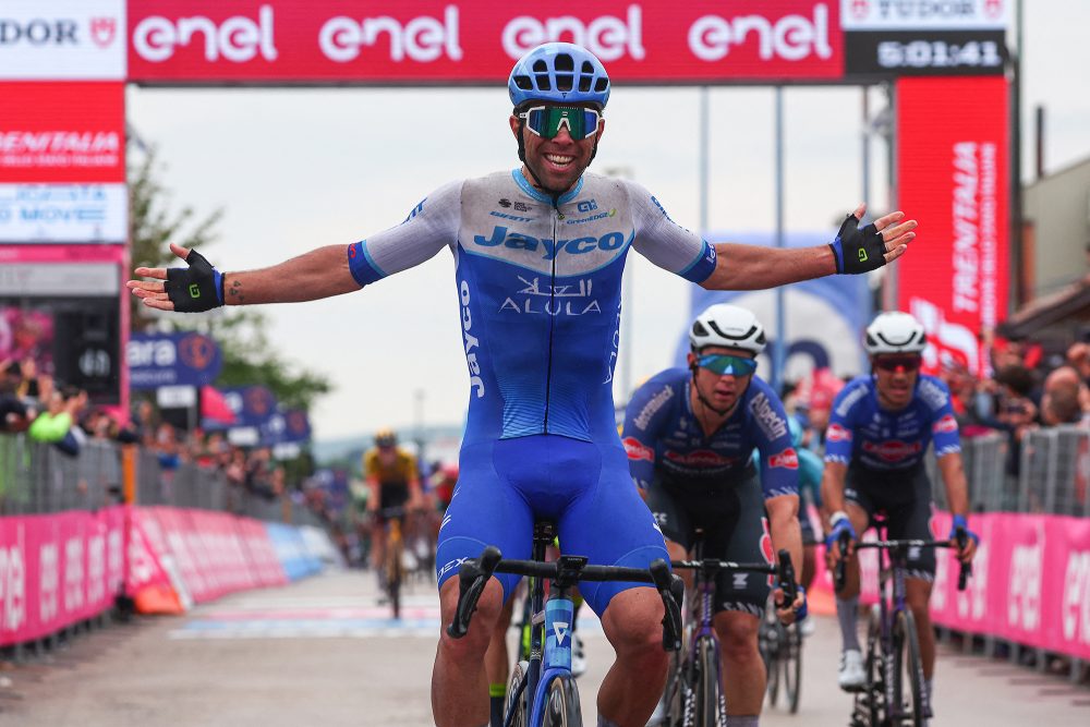 Der Australier Michael Matthews vom Team Jayco AlUla gewinnt die dritte Etappe des Giro d'Italia 2023 (Bild: Luca Bettini/AFP)