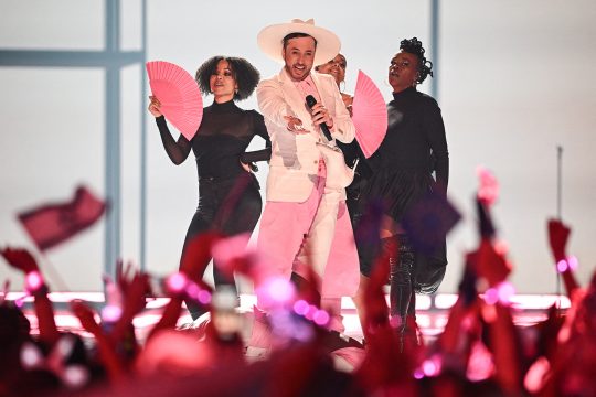 Gustaph mit "Because Of You" beim ESC 2023 (Bild: Oli Scarff/AFP)