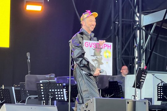 Auszeichnung für Gustaph vor dem ESC