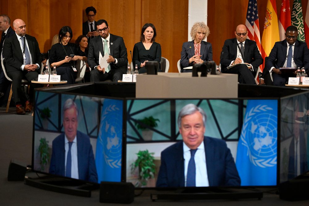 Guterres bei der Videoschalte auf dem Petersberger Klimagipfel (Bild: Tobias Schwarz/AFP)