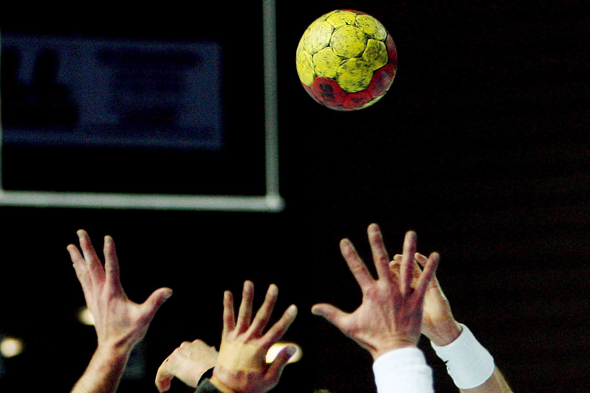 Handball (Illustrationsbild: Boris Roessler/EPA)