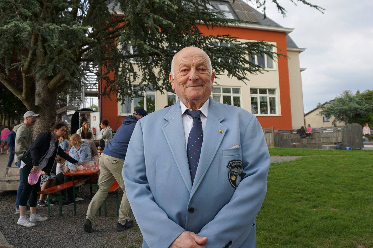 Arnold Zinzen ist seit 65 Jahren Mitglied der Kgl. Harmonie Hergenrath (Bild: Dogan Malicki/BRF)