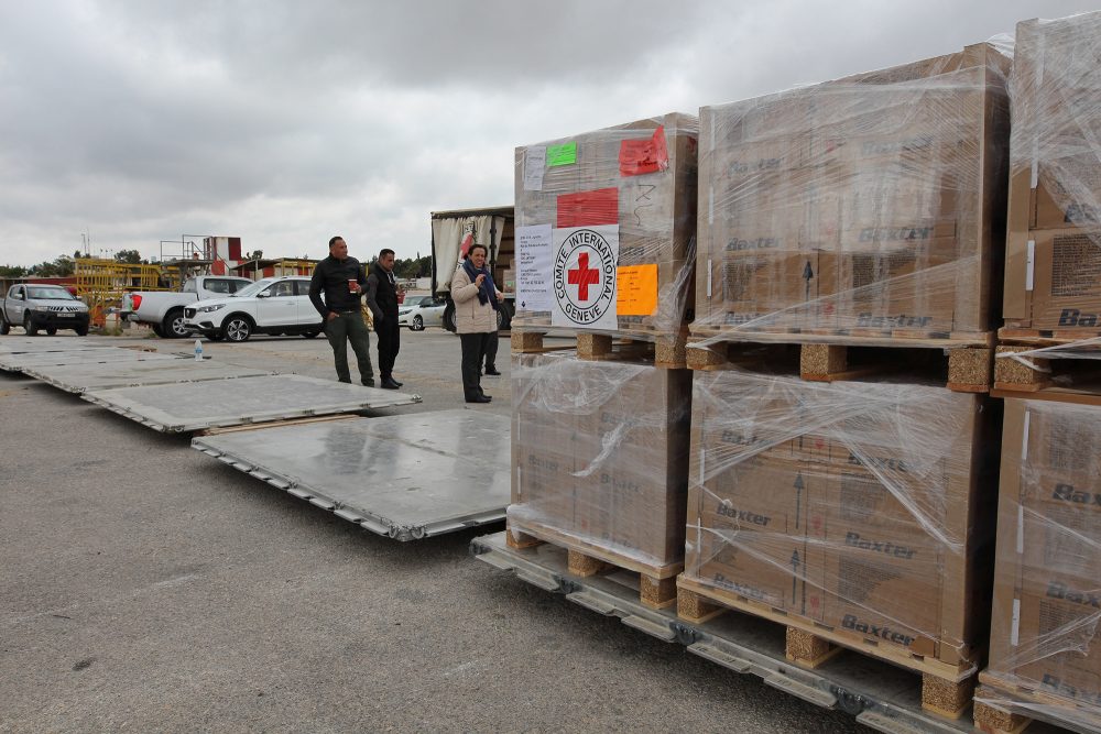 Die Hilfsgüter für den Sudan beim Verladen in Amman (Bild: ICRC/AFP)