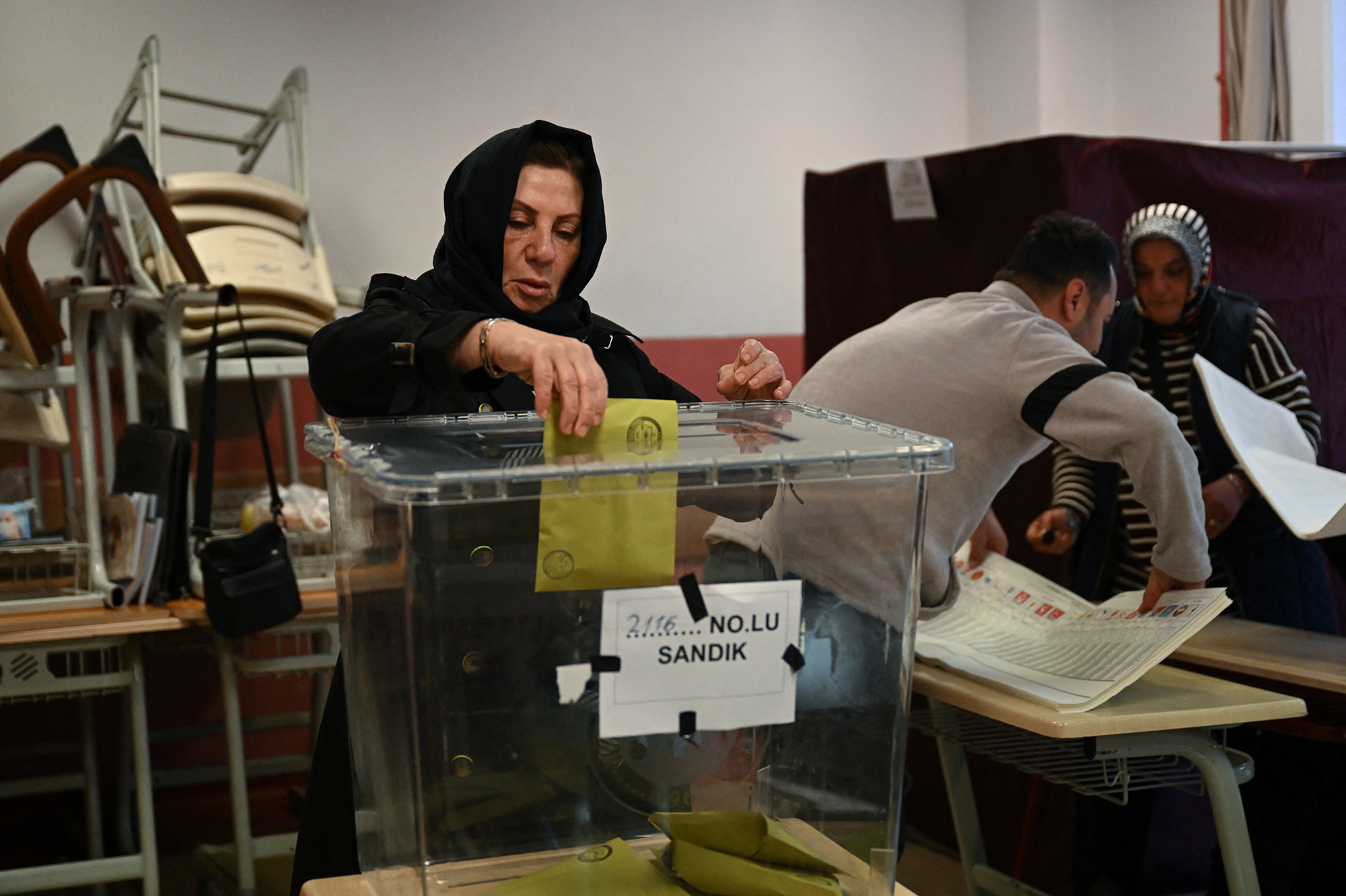 Wahllokal in Istanbul (Bild: Ozan Kose/AFP)