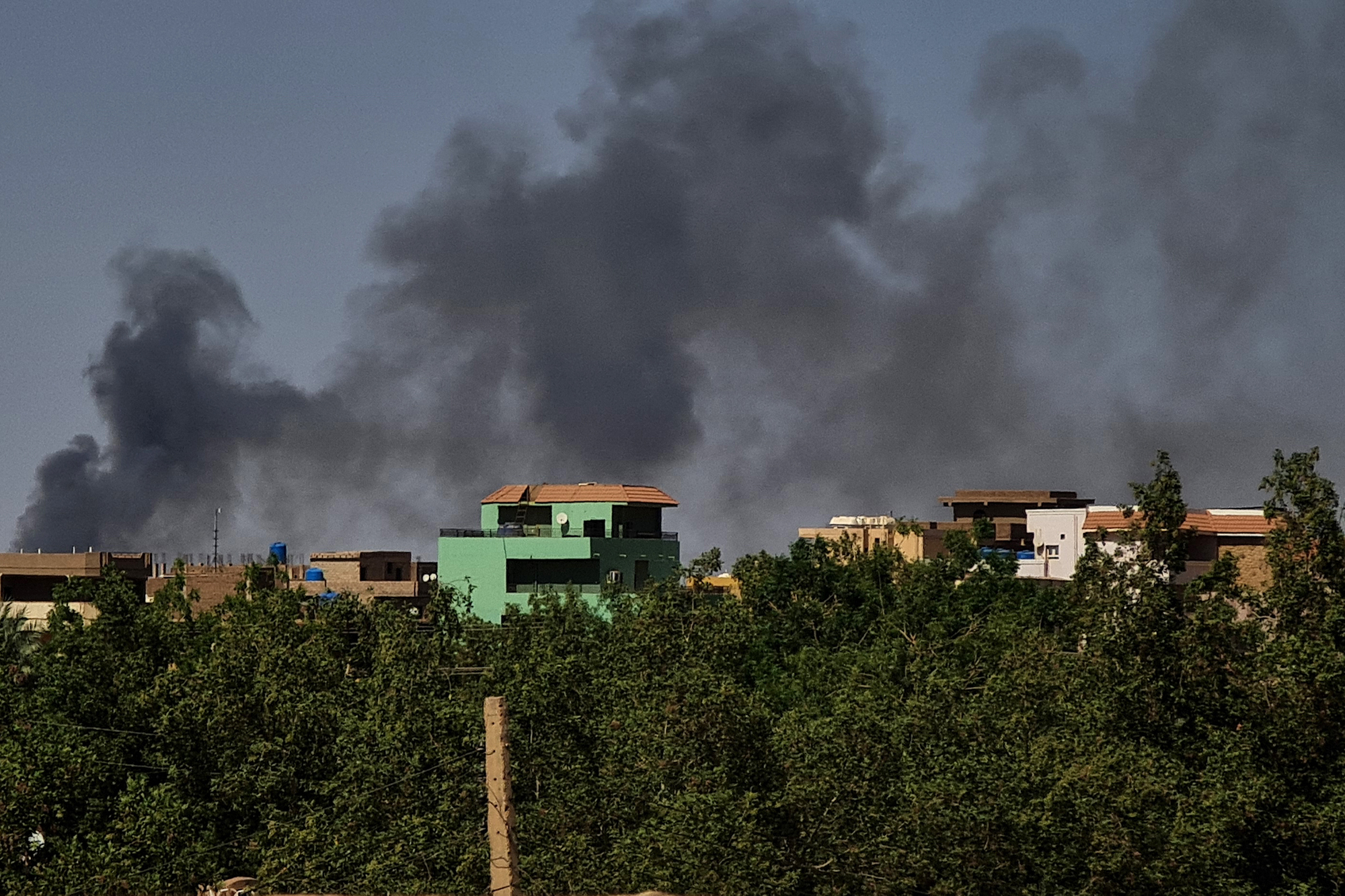 Kämpfe im Sudan: Rauchwolken am 5. Mai über Karthum (Bild: AFP)