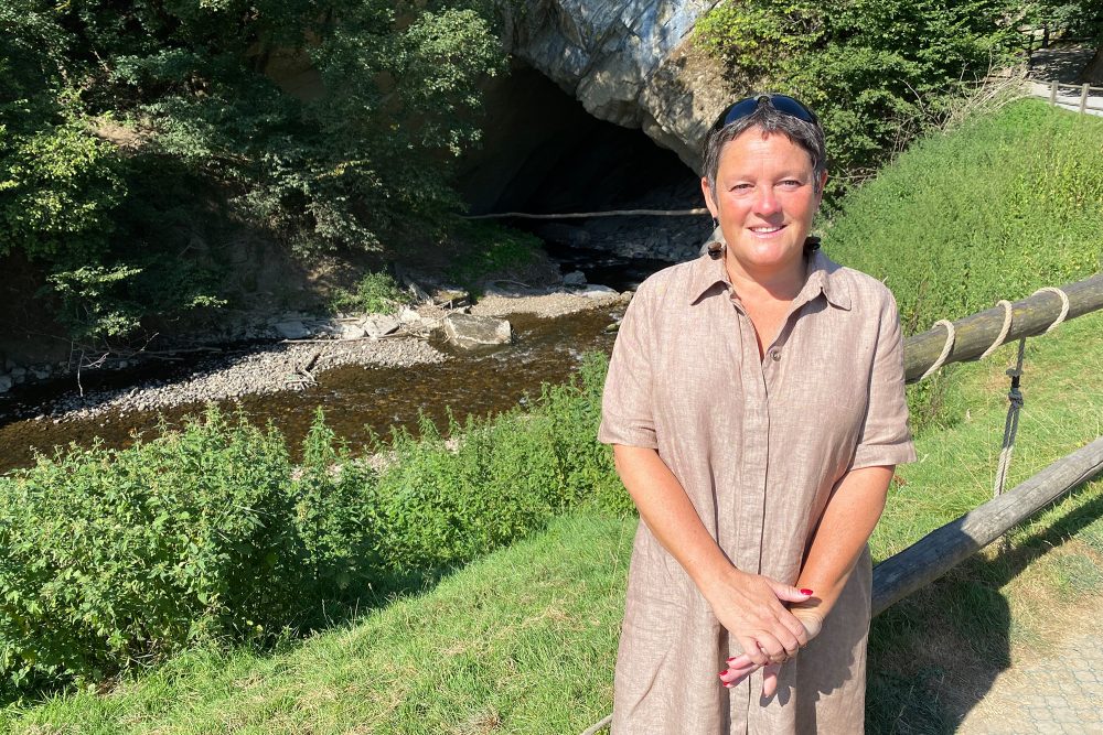 Han-sur-Lesse: Höhlenführerin Isabelle Köchli (Bild: Horst Senker/BRF)