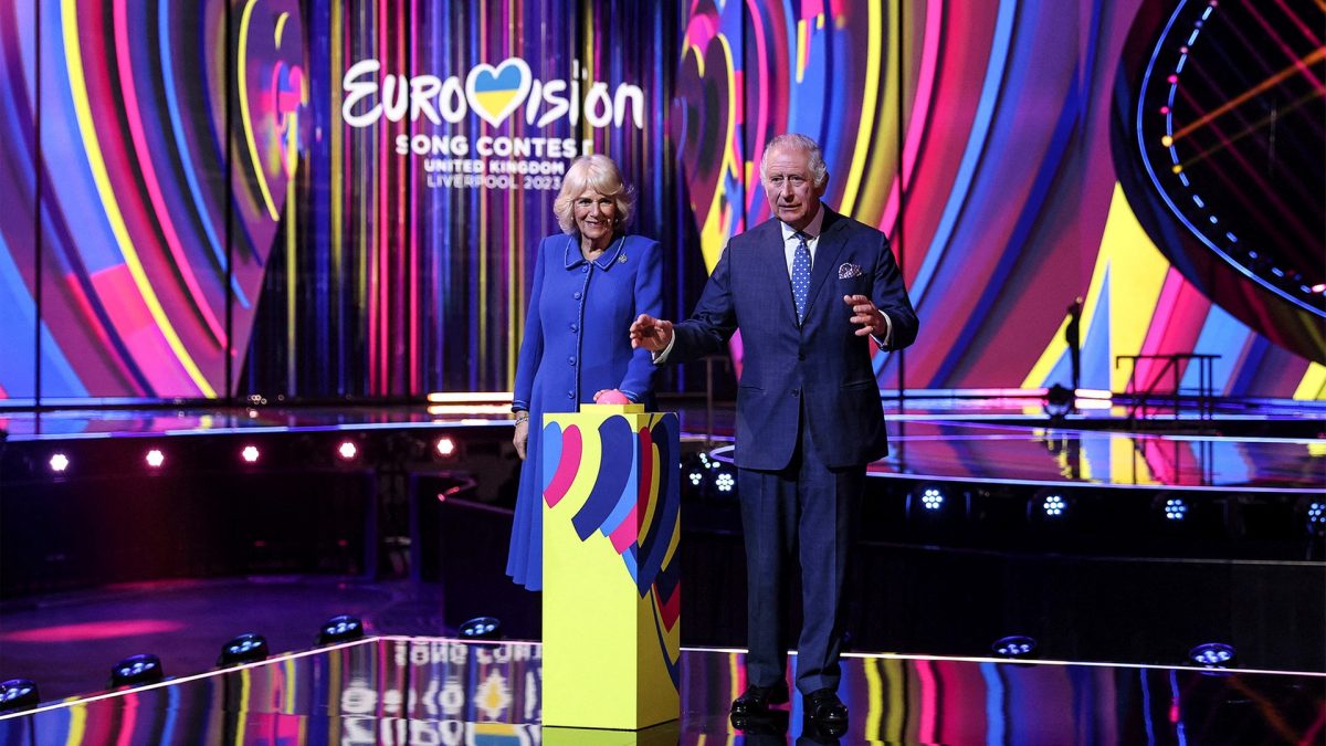 König Charles und Königin Camilla enthüllen die ESC-Bühne (Bild: BBC)