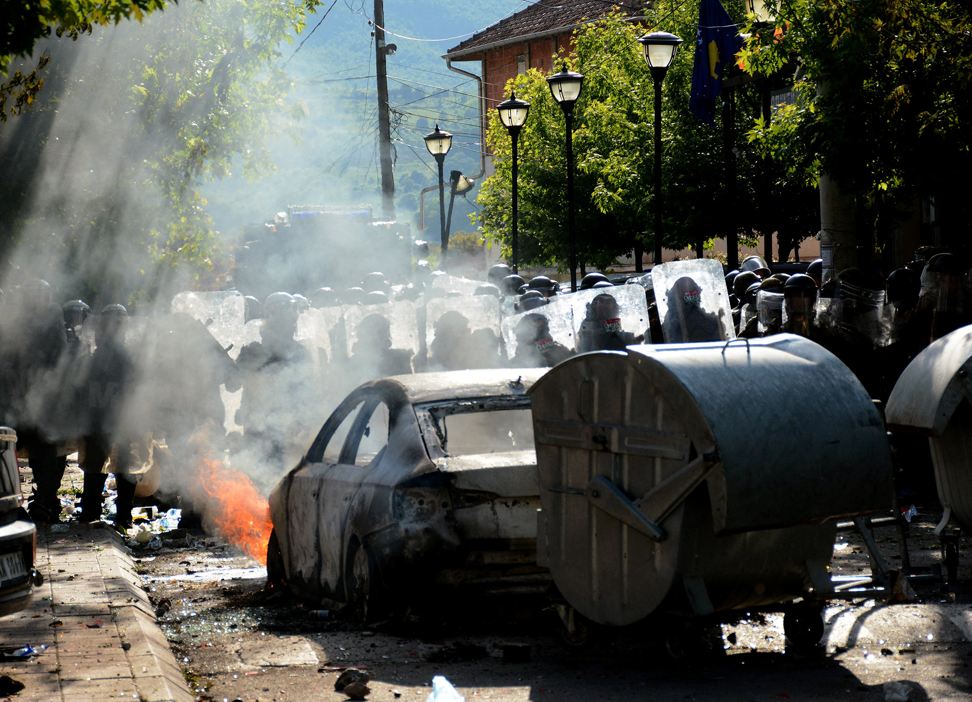 Mehrere Nato-Soldaten bei Zusammenstößen im Nord-Kosovo verletzt (Bild: STR/AFP)