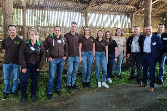 Bauernverbände aus drei Ländern tauschen sich über Probleme aus - Station in Ostbelgien ist der Biohof Maraite in Grüfflingen (Bild: Andreas Lejeune/BRF)