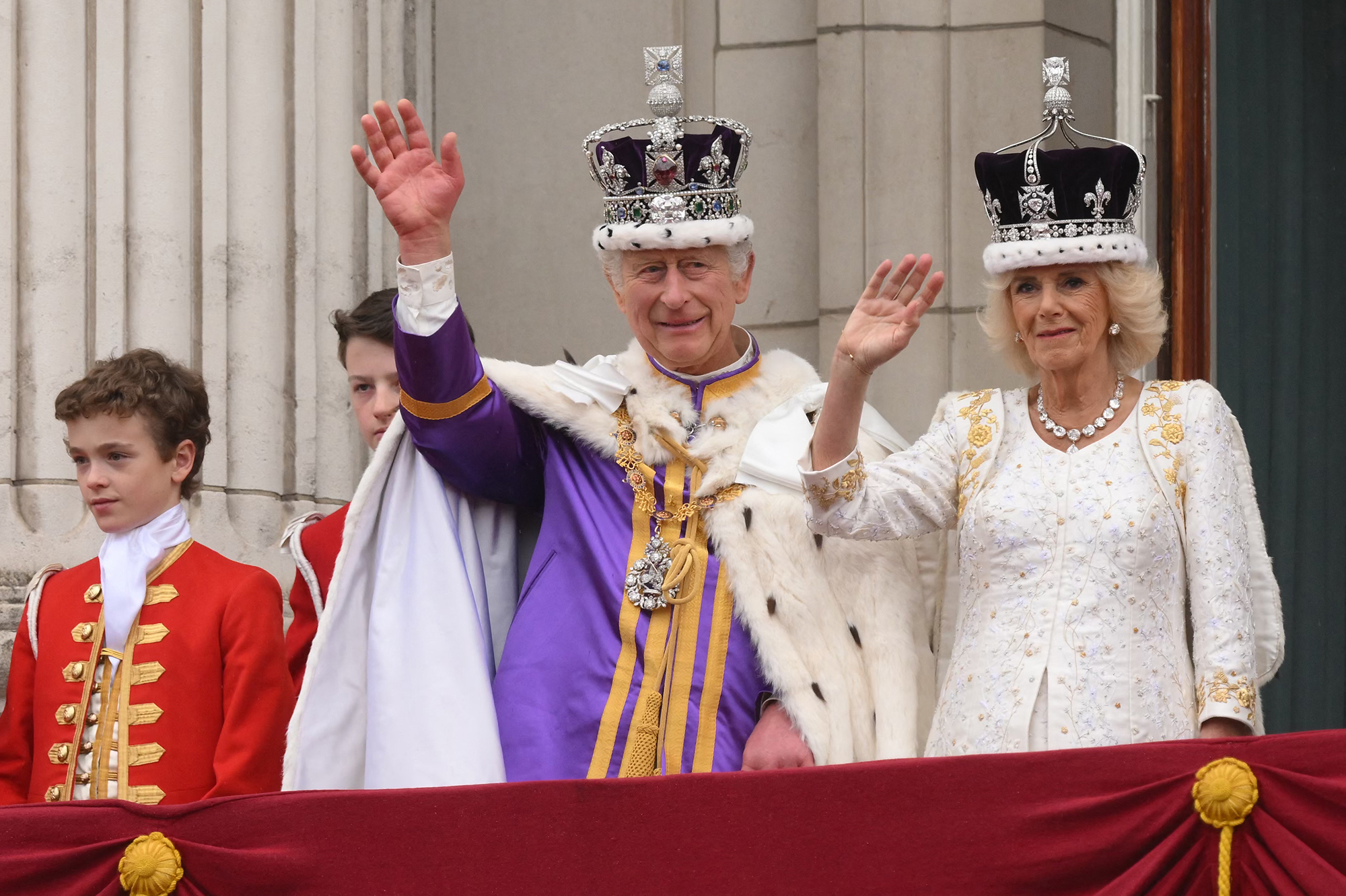 Krönung von Charles III.: Der König und seine Gemahlin Camilla auf dem Balkon des Buckingham-Palasts (Bild: Daniel Leal/AFP)