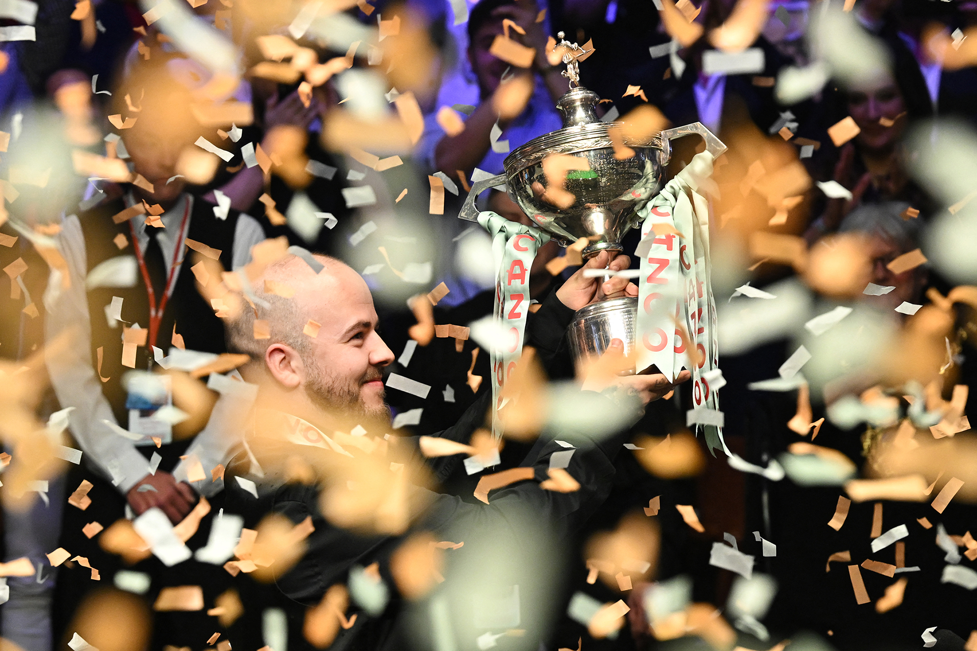 Luca Brecel krönt sich zum Snooker-Weltmeister (Bild: Oli Scarff/AFP)