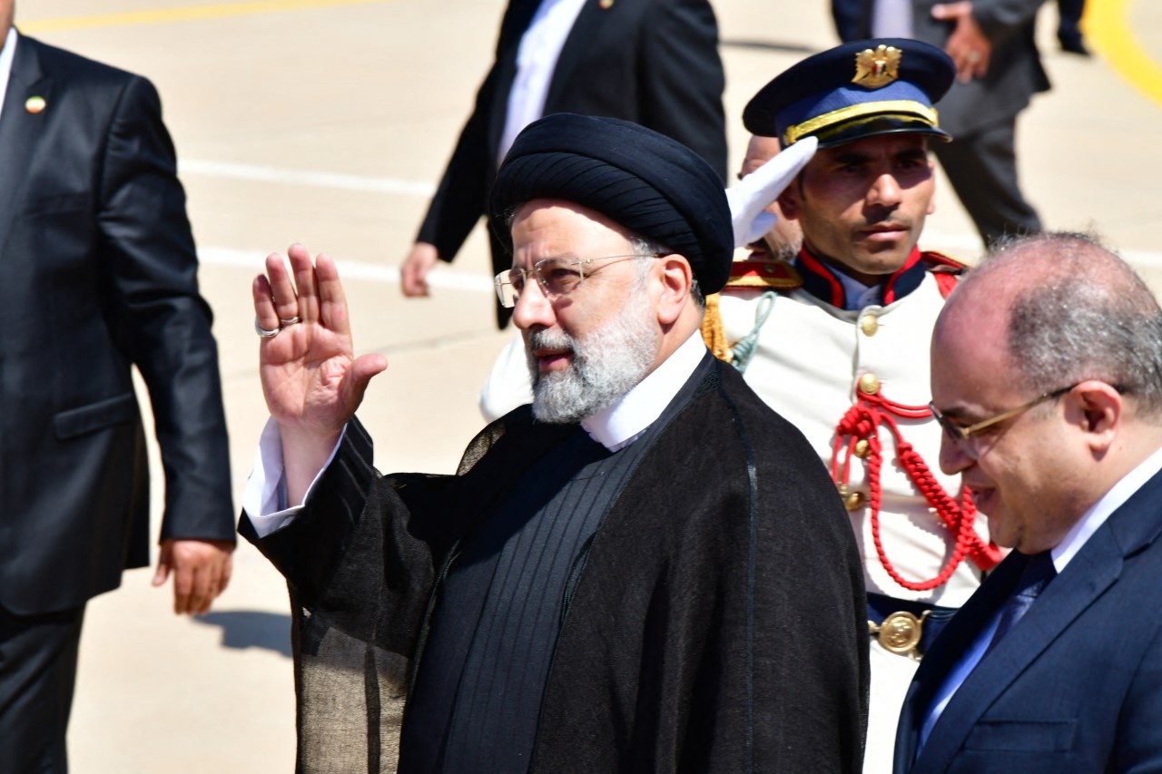Irans Präsident Ebrahim Raisi bei der Ankunft in Damaskus (Bild: AFP)