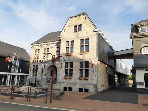 Das Rathaus in Büllingen (Bild: Stephan Pesch/BRF)