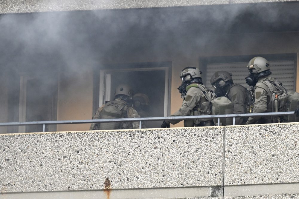 Explosion in Ratingen - Einsatzkräfte nehmen 57-Jährigen fest