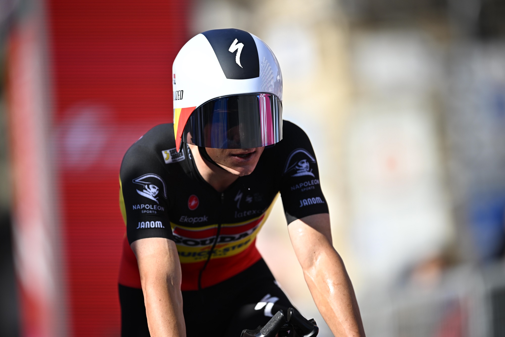 Remco Evenepoel (im Trikot des belgischen Zeitfahrmeisters) hat zum Auftakt des Giro d'Italia gezeigt, wo der Hammer hängt (Bild: Jasper Jacobs/Belga)