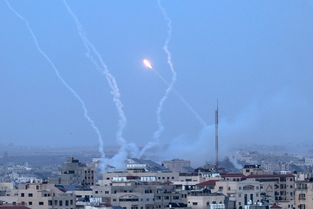 Nach Angriffen Auf Gaza: Massiver Raketenbeschuss Auf Israel - BRF ...