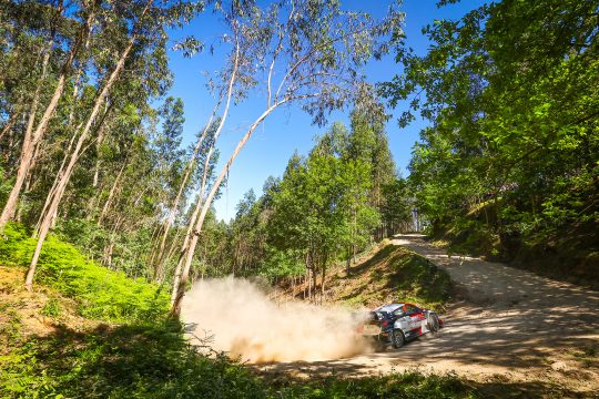 Kalle Rovanperä/Jonne Halttunen bauen die Führung an Tag zwei aus (Bild: Toyota Gazoo Racing WRT)