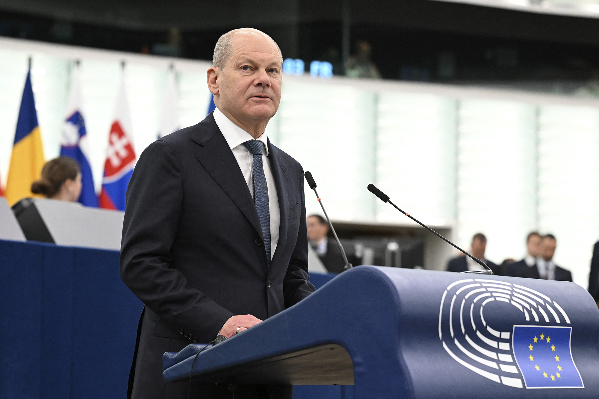 Der deutsche Bundeskanzler Olaf Scholz bei seiner Rede im Europäischen Parlament in Straßburg (Bild: Frederick Florin/AFP)