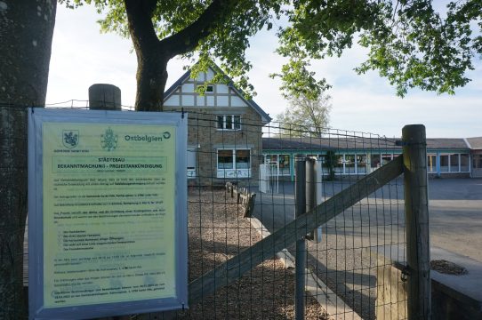 In Emmels wird die alte Schule abgerissen und durch einen Neubau ersetzt