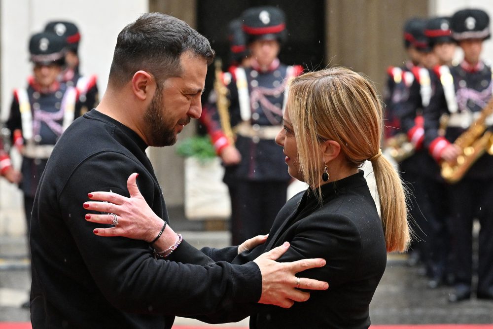 Wolodymyr Selenskyj mit der italienischen Premier Giorgia Meloni (Bild: Alberto Pizzoli/AFP)