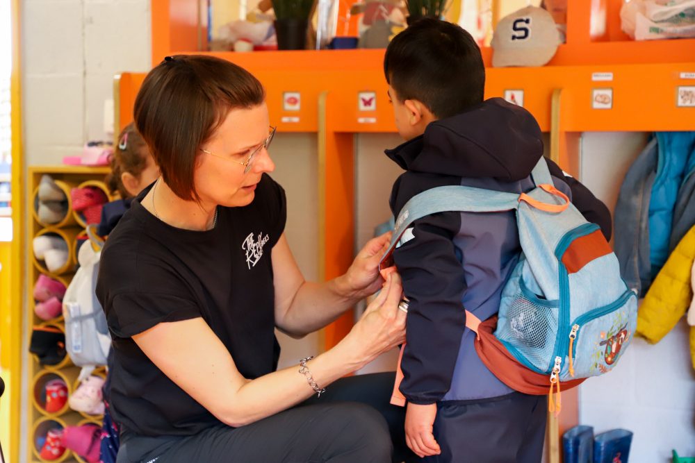 Waldtag der SGO-Kindergartenkinder (Bild: Julien Claessen/BRF)