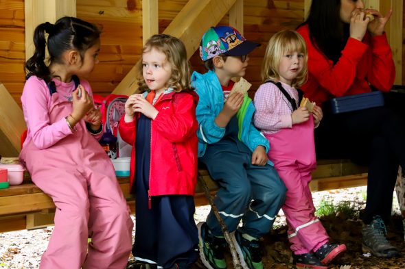 Waldtag der SGO-Kindergartenkinder (Bild: Julien Claessen/BRF)