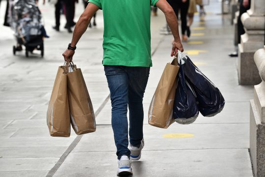 Kaufkraft (Bild: Glyn Kirk/AFP)