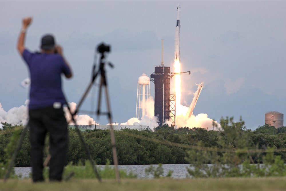 Start der SpaceX Falcon 9 auf dem Kennedy Space Center in Florida (Bild: Gregg Newton/AFP)