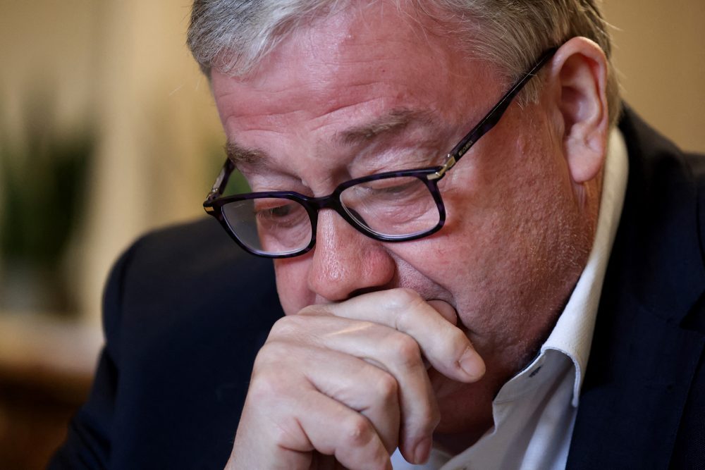 Marc Tarabella bei der Pressekonferenz am Mittwoch (Bild: Kenzo Tribouillard/AFP)