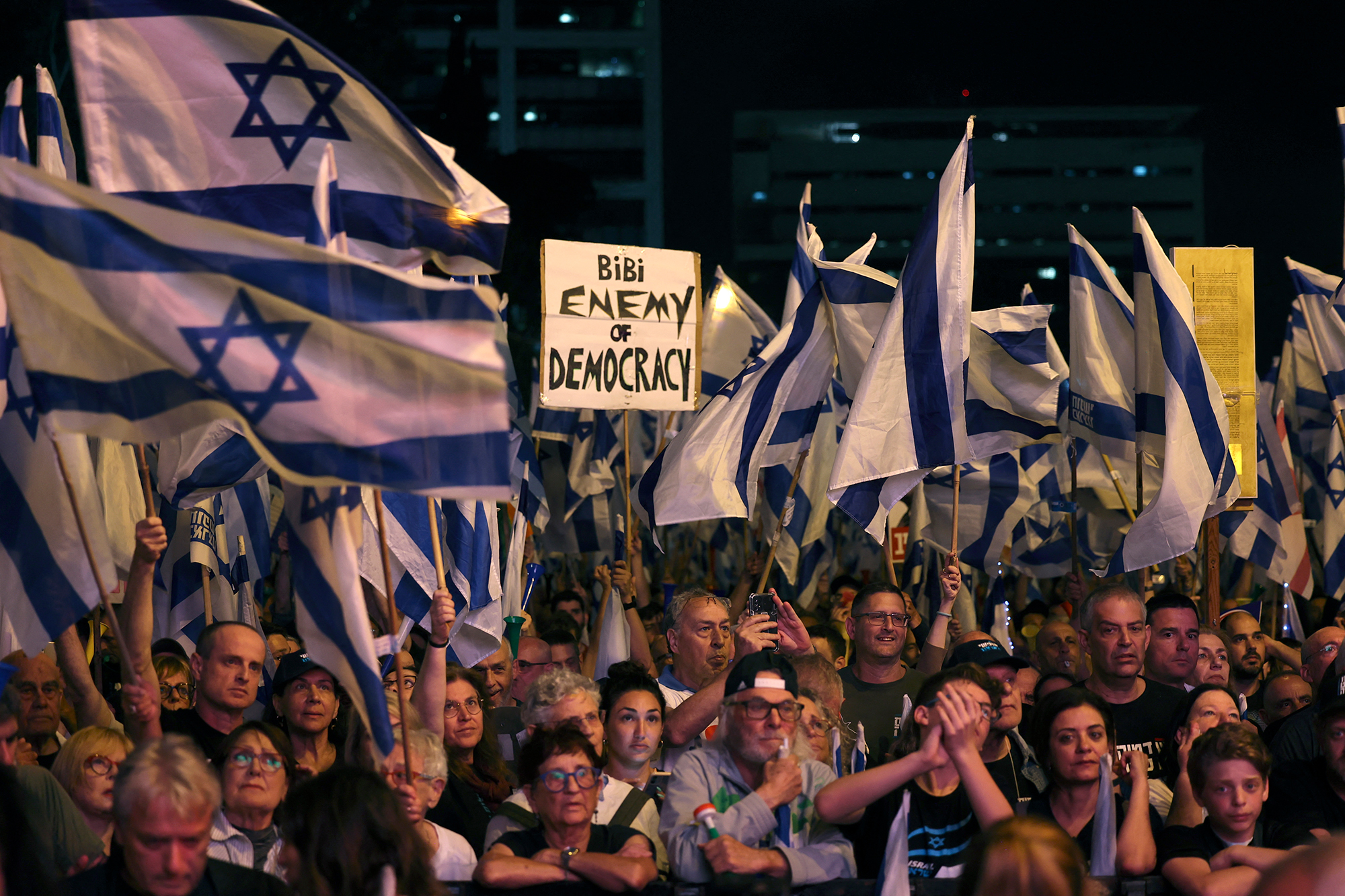 Proteste in Tel Aviv gegen geplante Justizreform (Bild: Ahmad Gharabli/AFP)