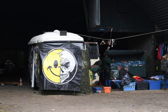 Illegale Rave-Party in Sint-Truiden (Bild: Jill Delsaux/Belga, 29. April)