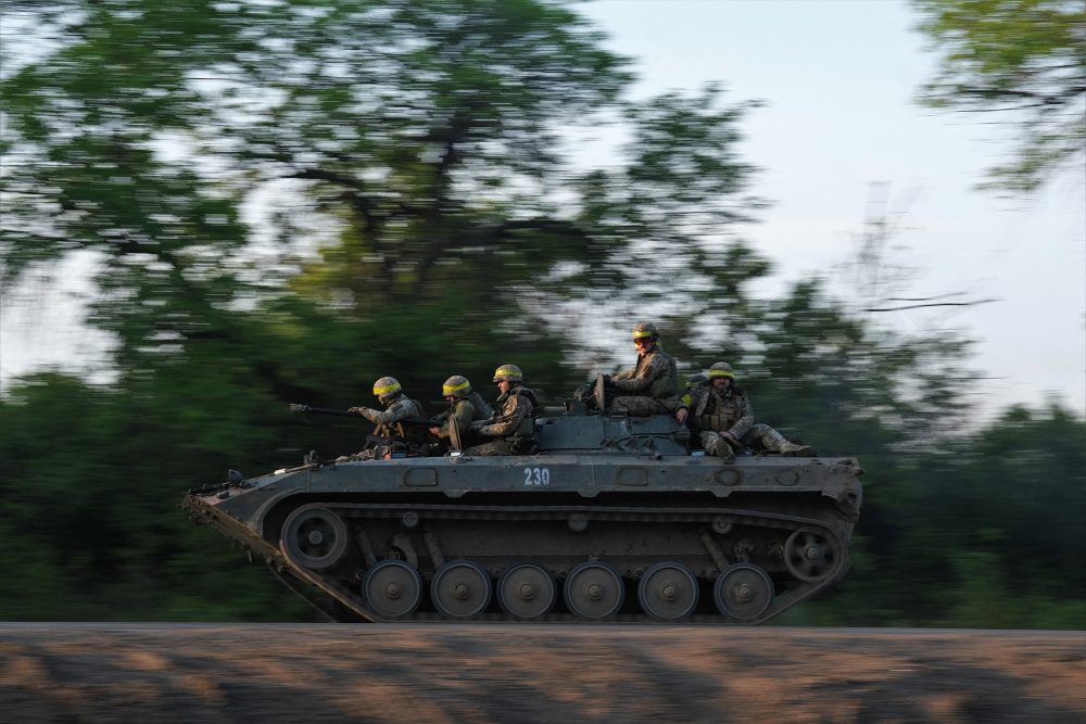 Panzer der ukrainischen Armee in der Nähe von Bachmut am 20. Mai (Bild: Sergey Shestak/AFP)