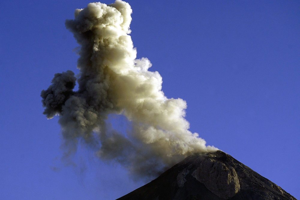 Der Vulkan de Fuégo in Guatemala (Archivbild: Ulises Rodriguez/EPA)