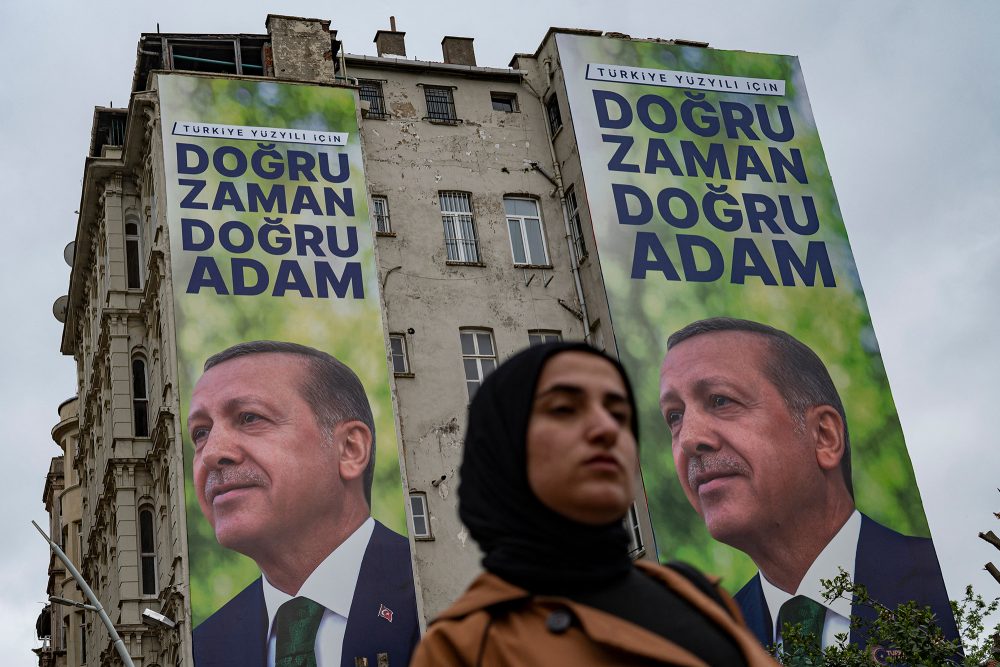 Wahlplakate in Istanbul (Bild: Yasin Akgul/AFP)