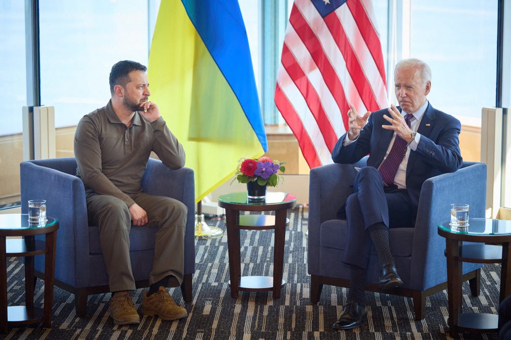 Der ukrainische Präsident Selenskyj trifft US-Präsident Biden beim G7-Gipfel in Hiroshima (Bild: Ukrainian Presidential Press Service/AFP)