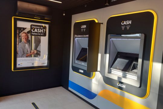 Neutrale Geldautomaten in St. Vith (Bild: Katrin Margraff/BRF)
