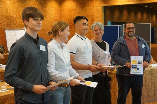 Bürgerversammlung überreicht Empfehlungen zum Thema "Integration" (Bild: Dogan Malicki/BRF)