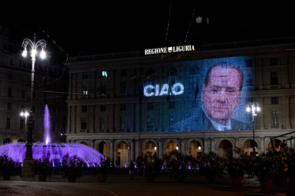 "Ciao, Silvio" auf dem Palazzo della Regione Liguria, dem Ratsgebäude der Region Ligurien (Bild: Anna Kurth/AFP)