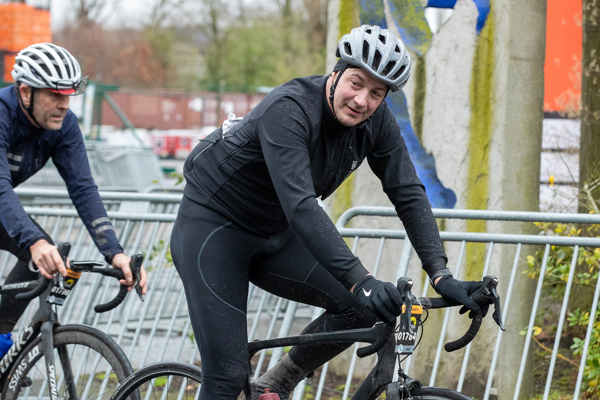 Alexander De Croo steigt gerne aufs Rad - hier bei "We Ride Flanders" vor der Flandernrundfahrt im April (Bild: Nicolas Maeterlinck/Belga)