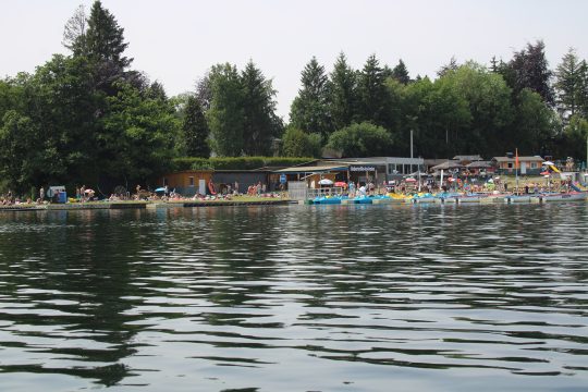 Eröffnung der Freibadsaison in Robertville (Bild: Michaela Brück/BRF)
