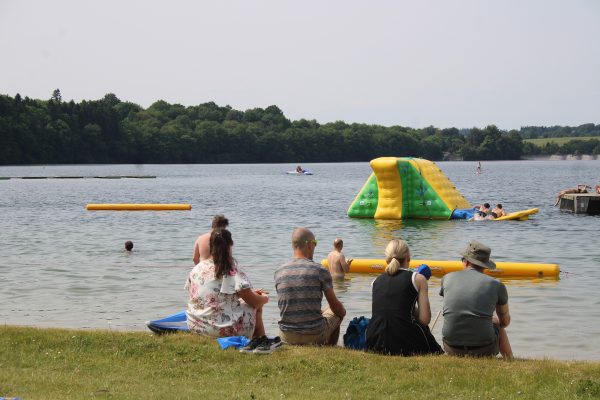 Eröffnung der Freibadsaison in Bütgenbach (Bild: Michaela Brück/BRF)