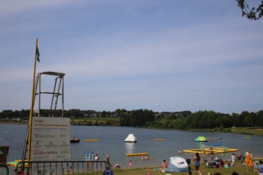 Eröffnung der Freibadsaison in Bütgenbach (Bild: Michaela Brück/BRF)