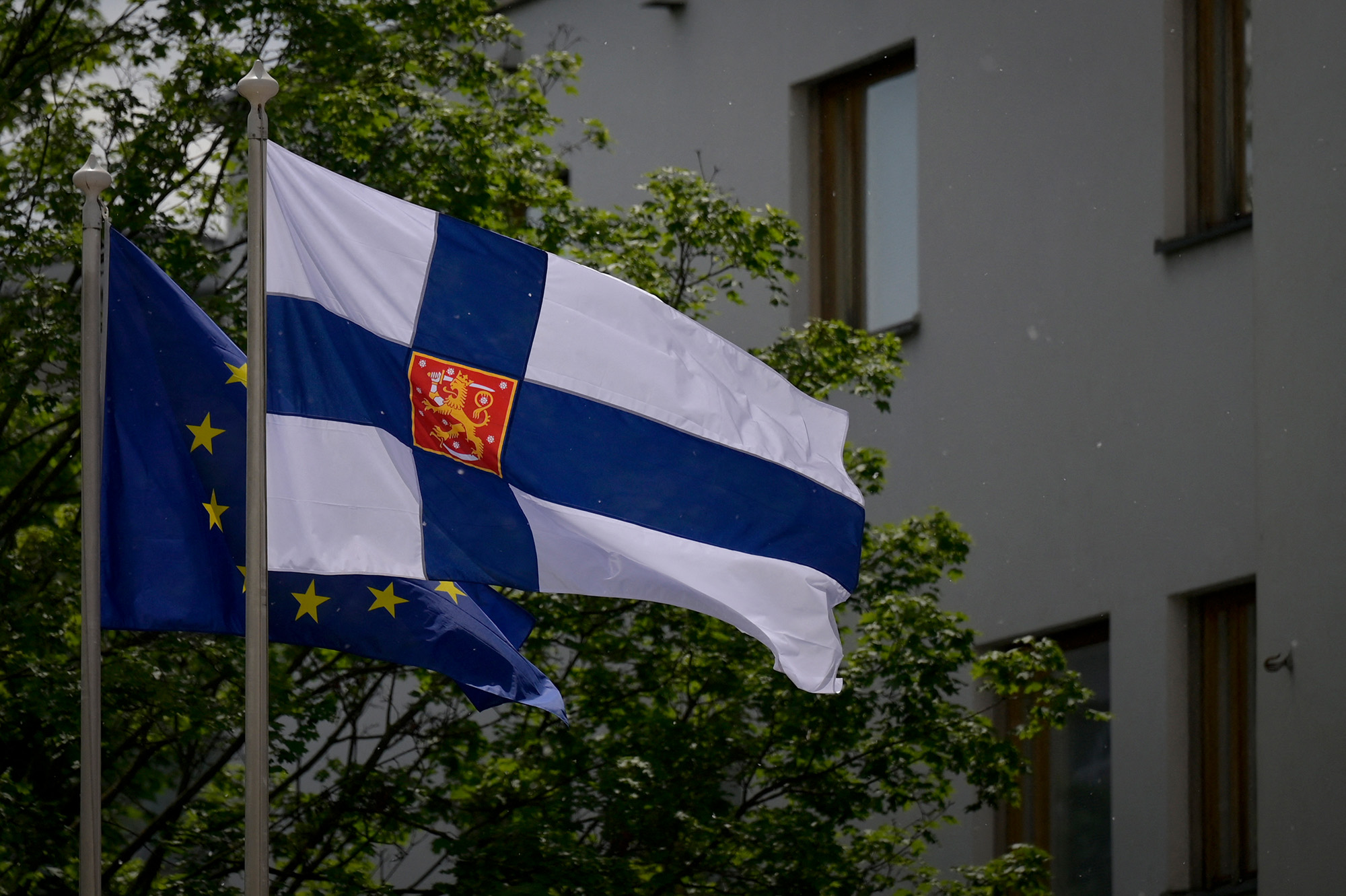 Finnische Fahne (Bild: Natalia Kolesnikova/AFP)