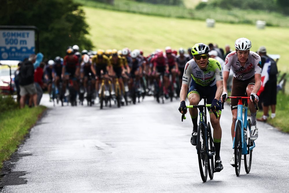 Rune Herregodts und Dorian Godon bei der ersten Etappe des Dauphiné (Bild: Anne-Christine Poujoulat/AFP)