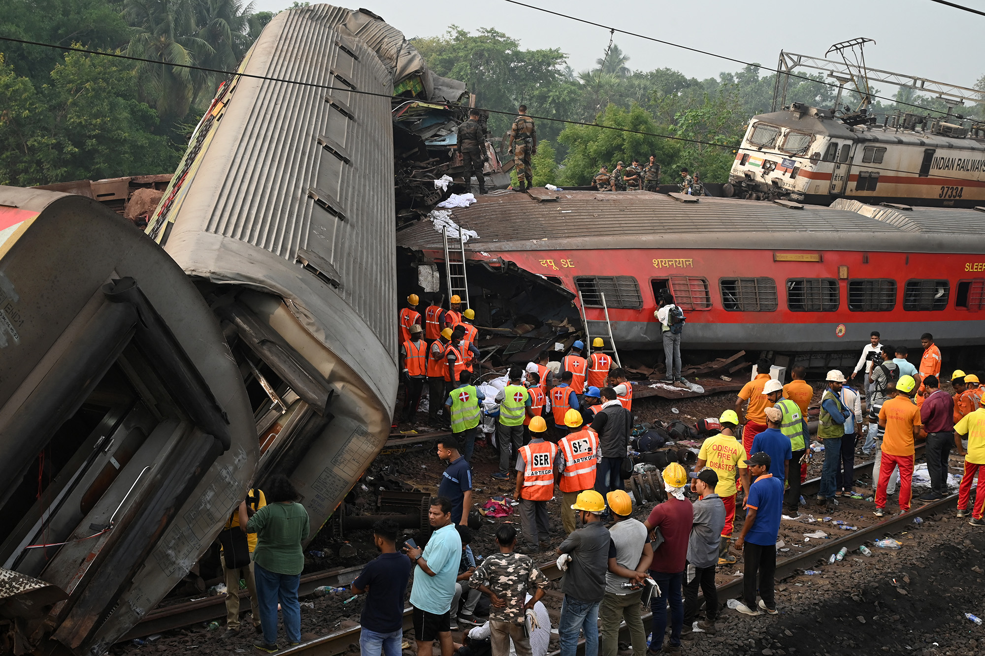Schweres Zugunglück in Indien (Bild: Dibyangsu Sarkar/AFP)