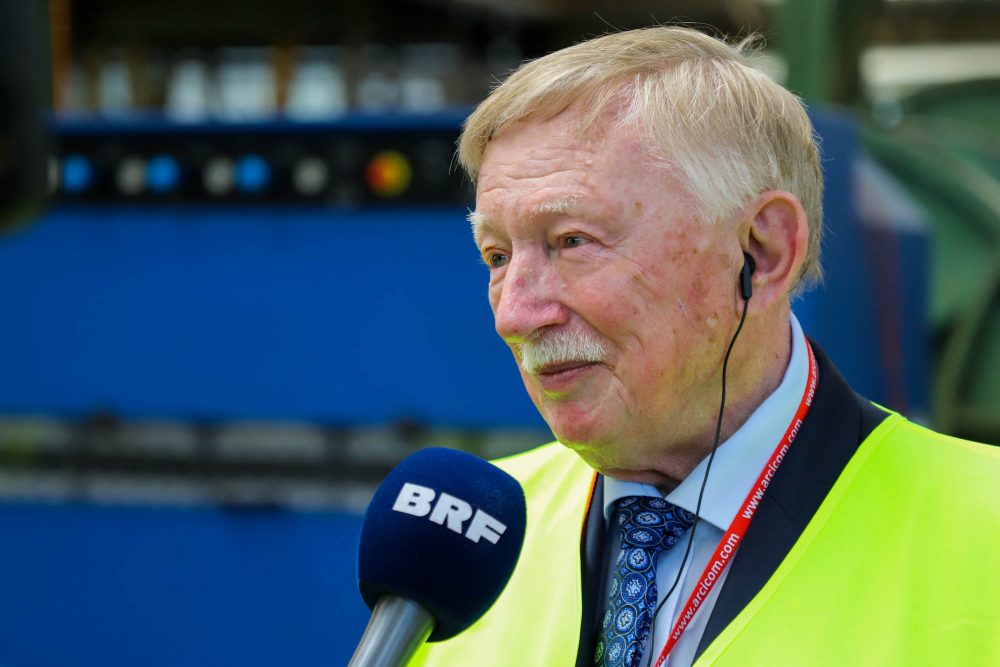 Erich Thönnes ist mit fast 91 Jahren auch heute noch im operativen Geschäft (Bild: Julien Claessen/BRF)