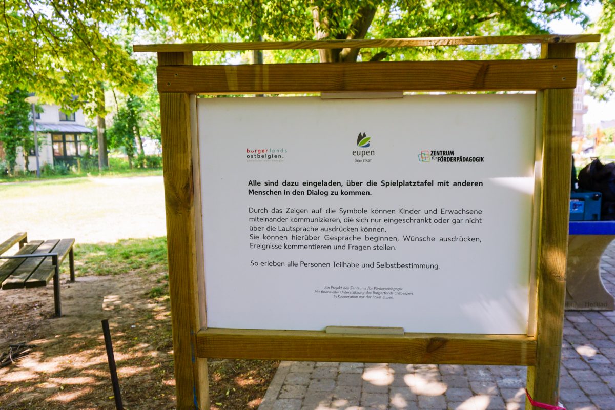 Inklusives Karussell im Eupener Temsepark (Bild: Dogan Malicki/BRF)