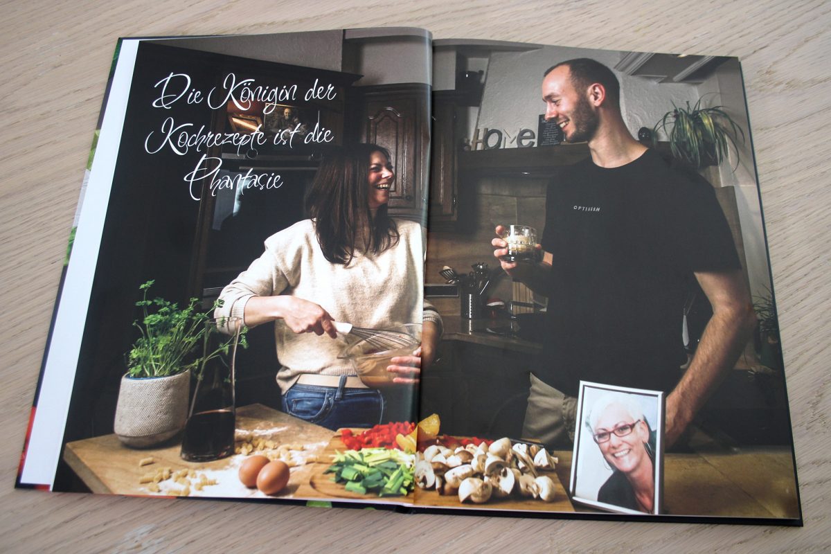 Kochbuch "Herzenssache" von Natascha und Yannick Goenen in Gedenken an ihre Mutter (Bild: Michaela Brück/BRF)